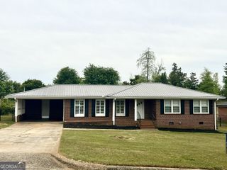 6 Colonial Drive, Newnan, GA 30263