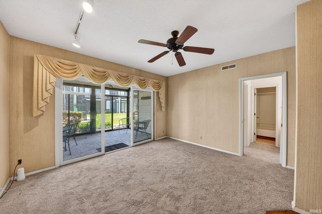 3586 E Forest Glen Ave Apt 5, Leesburg, IN 46538