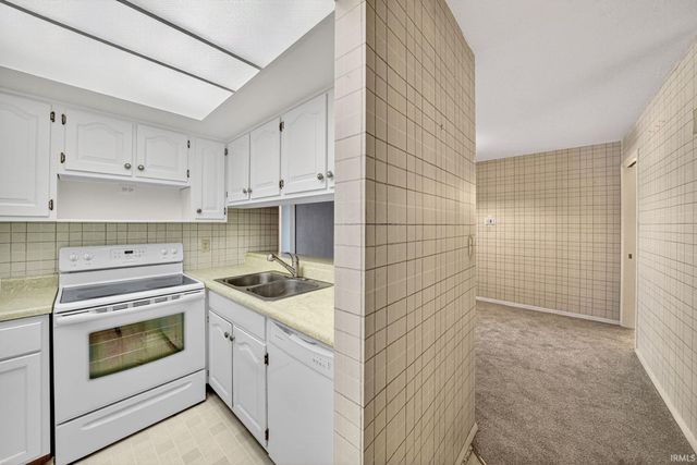 3586 E Forest Glen Ave Apt 5, Leesburg, IN 46538