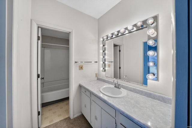 3586 E Forest Glen Ave Apt 5, Leesburg, IN 46538