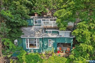 6 Old Wood Road, Edgewater, NJ 07020