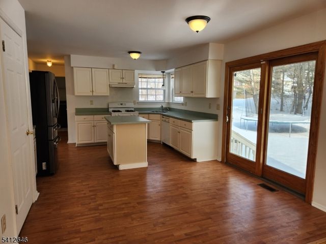 14 Autumn Dr, Mine Hill Twp., NJ 07803