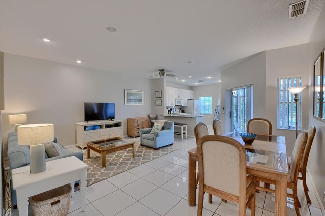 6563 Via Regina, Boca Raton, FL 33433