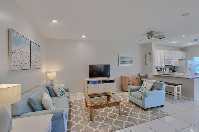 6563 Via Regina, Boca Raton, FL 33433