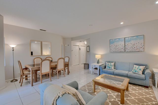 6563 Via Regina, Boca Raton, FL 33433
