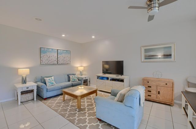 6563 Via Regina, Boca Raton, FL 33433