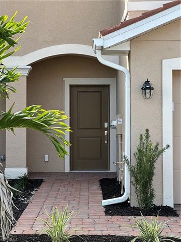 2813 Citrus ST, Naples, FL 34120
