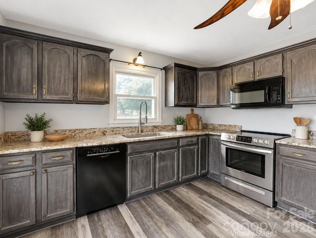 611 Pole Creasman Road, Asheville, NC 28806