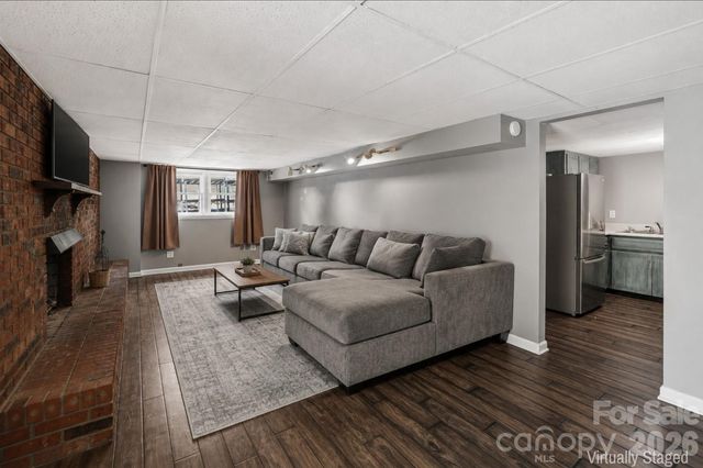 611 Pole Creasman Road, Asheville, NC 28806