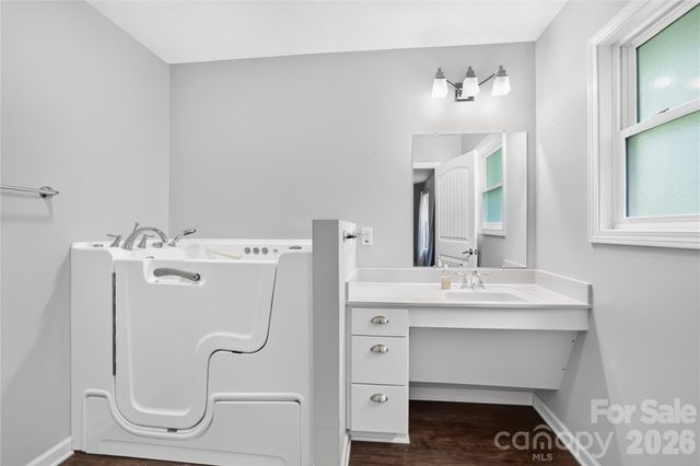 611 Pole Creasman Road, Asheville, NC 28806