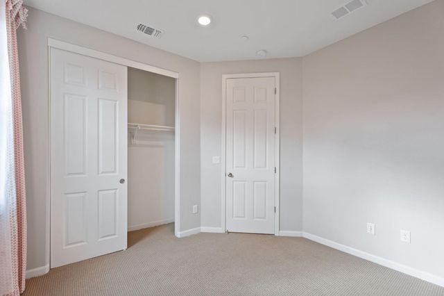 3215 Lourdes Avenue, Clovis, CA 93619