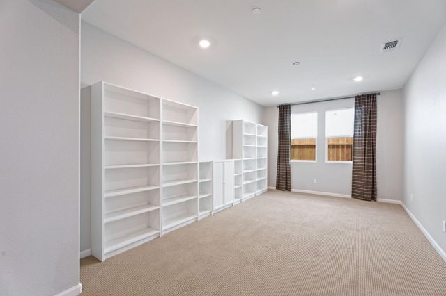 3215 Lourdes Avenue, Clovis, CA 93619