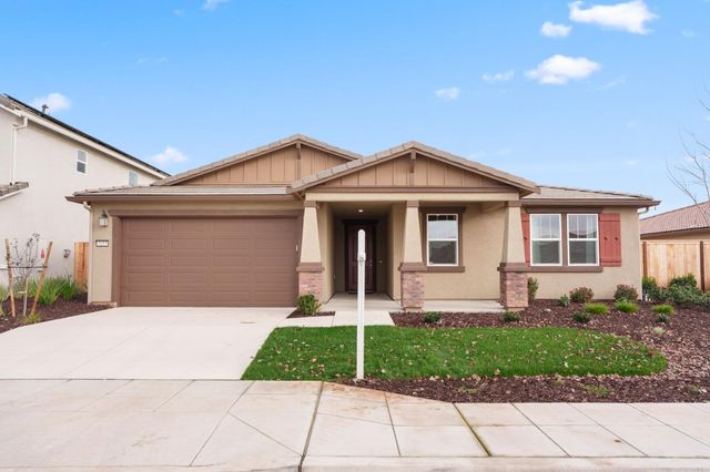 3215 Lourdes Avenue, Clovis, CA 93619