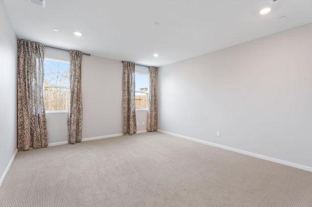 3215 Lourdes Avenue, Clovis, CA 93619