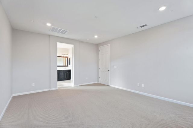 3215 Lourdes Avenue, Clovis, CA 93619