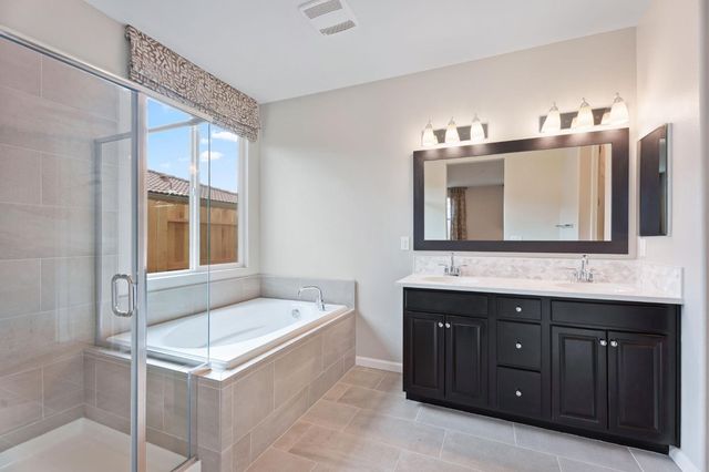 3215 Lourdes Avenue, Clovis, CA 93619