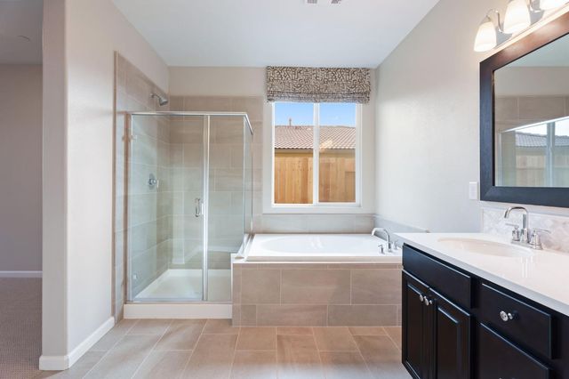 3215 Lourdes Avenue, Clovis, CA 93619