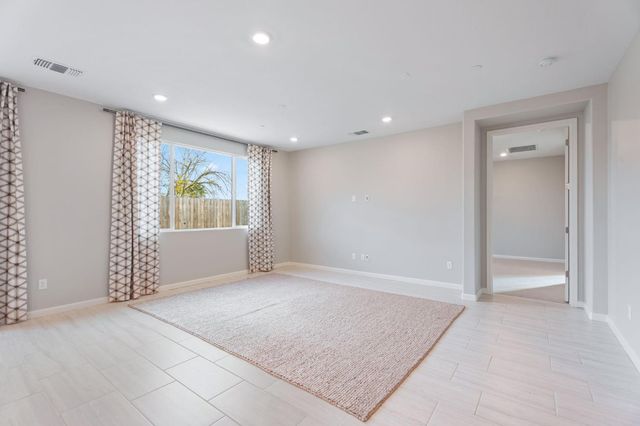 3215 Lourdes Avenue, Clovis, CA 93619