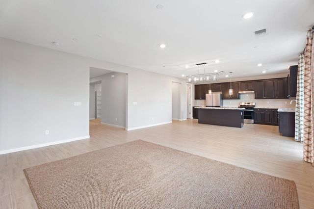 3215 Lourdes Avenue, Clovis, CA 93619