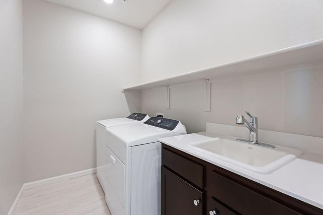 3215 Lourdes Avenue, Clovis, CA 93619