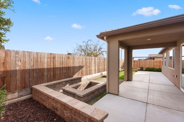 3215 Lourdes Avenue, Clovis, CA 93619