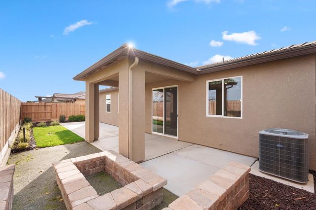 3215 Lourdes Avenue, Clovis, CA 93619