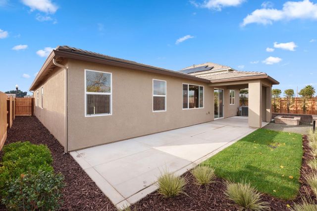 3215 Lourdes Avenue, Clovis, CA 93619