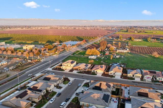 3215 Lourdes Avenue, Clovis, CA 93619