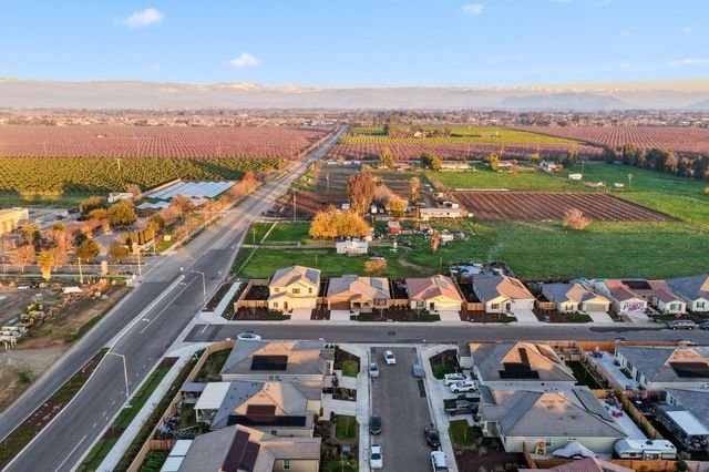 3215 Lourdes Avenue, Clovis, CA 93619