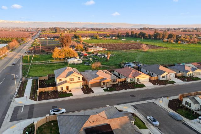 3215 Lourdes Avenue, Clovis, CA 93619