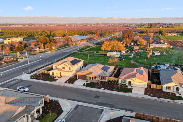 3215 Lourdes Avenue, Clovis, CA 93619