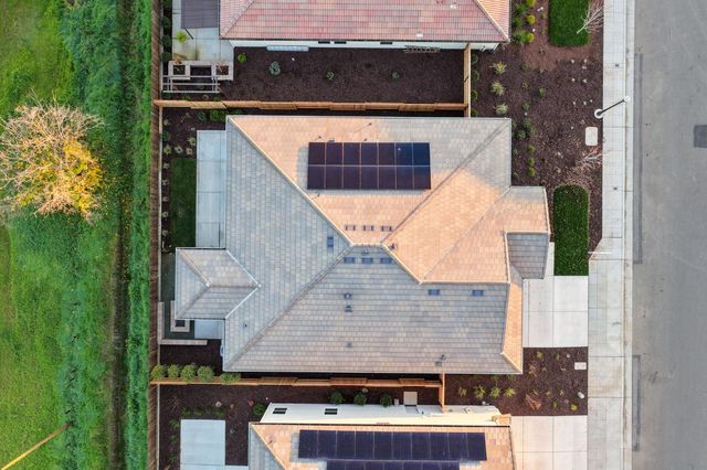 3215 Lourdes Avenue, Clovis, CA 93619