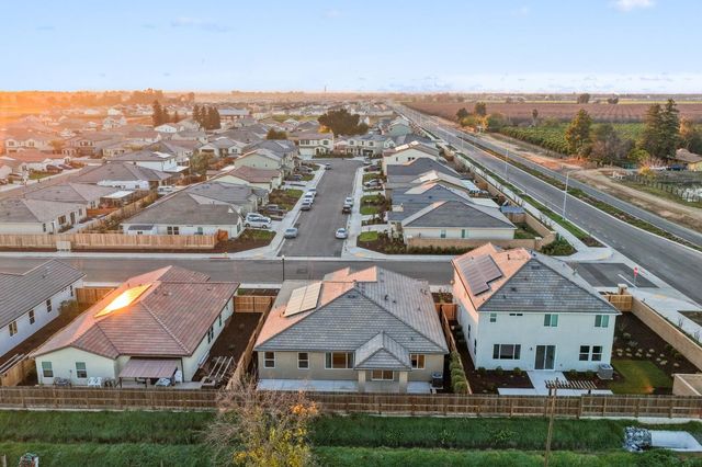 3215 Lourdes Avenue, Clovis, CA 93619