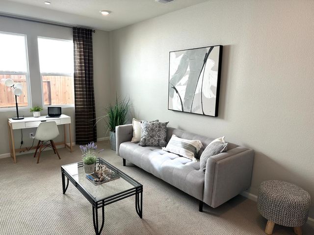 3215 Lourdes Avenue, Clovis, CA 93619