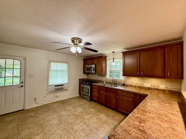 511 W Bonham Avenue, Cooper, TX 75432