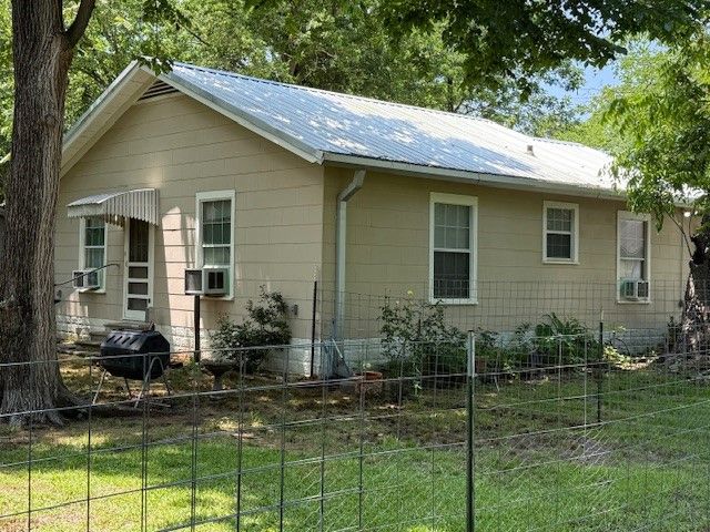 511 W Bonham Avenue, Cooper, TX 75432