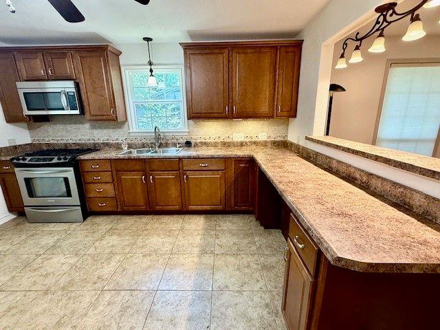 511 W Bonham Avenue, Cooper, TX 75432