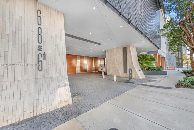 68 SE 6th St 1710, Miami, FL 33131