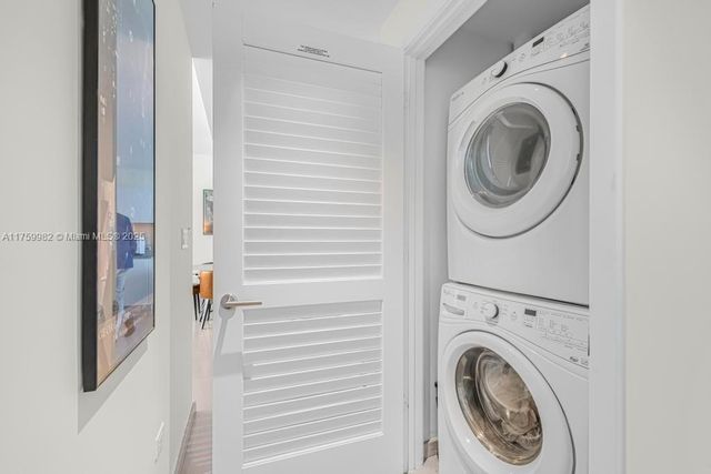 68 SE 6th St 1710, Miami, FL 33131