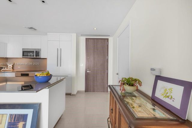 68 SE 6th St 1710, Miami, FL 33131