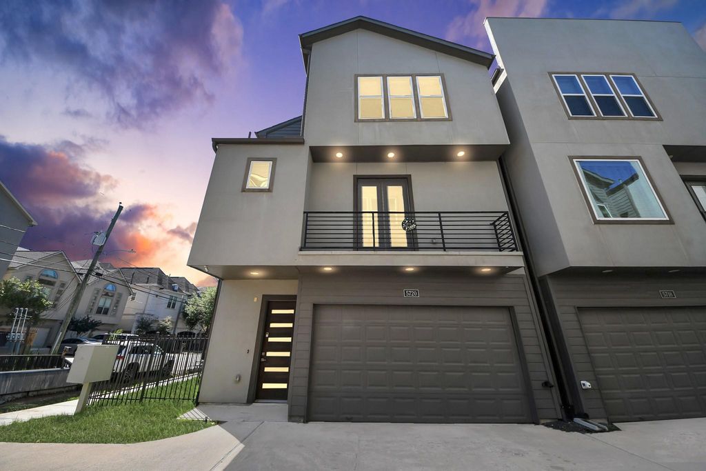 5720 Petty Street, Houston, TX 77007