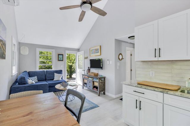 200 Pilgrim Spring Road UNIT B, Wellfleet, MA 02667