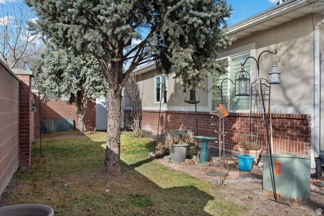 1693 W PEACEFUL VIEW WAY, South Jordan, UT 84095
