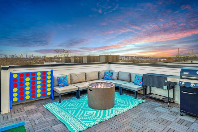 504 Cliff Cir, Nashville, TN 37218
