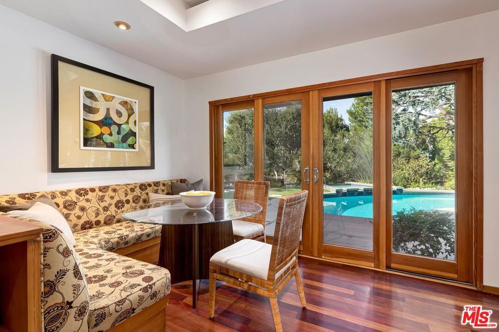 Image 11 of property listing at 4463 Bergamo Drive, Encino, CA 91436