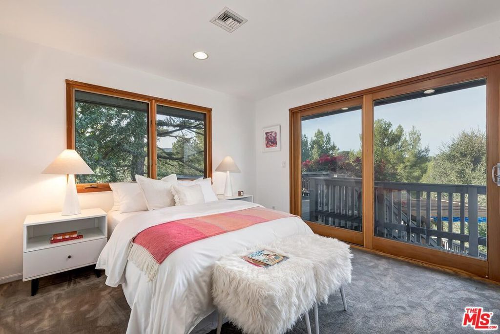 Image 25 of property listing at 4463 Bergamo Drive, Encino, CA 91436