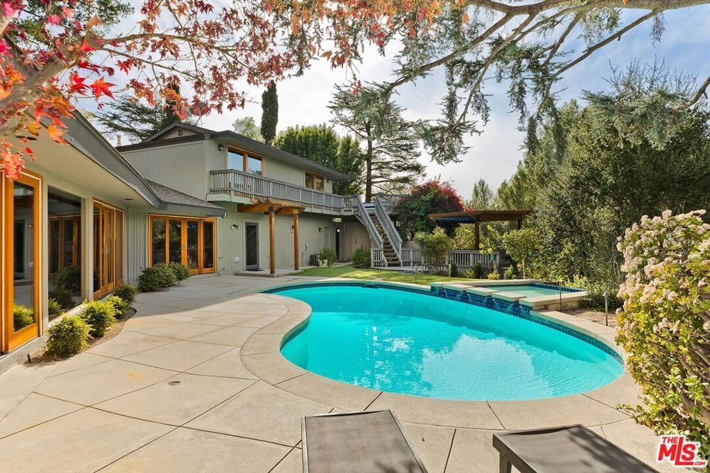 Image 28 of property listing at 4463 Bergamo Drive, Encino, CA 91436