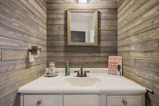 1213 Woodcrest Dr, Manchester, TN 37355