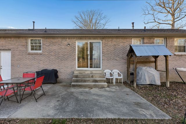 1213 Woodcrest Dr, Manchester, TN 37355