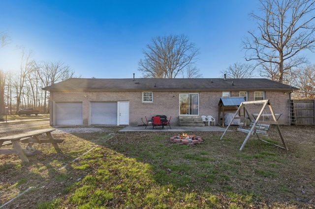 1213 Woodcrest Dr, Manchester, TN 37355